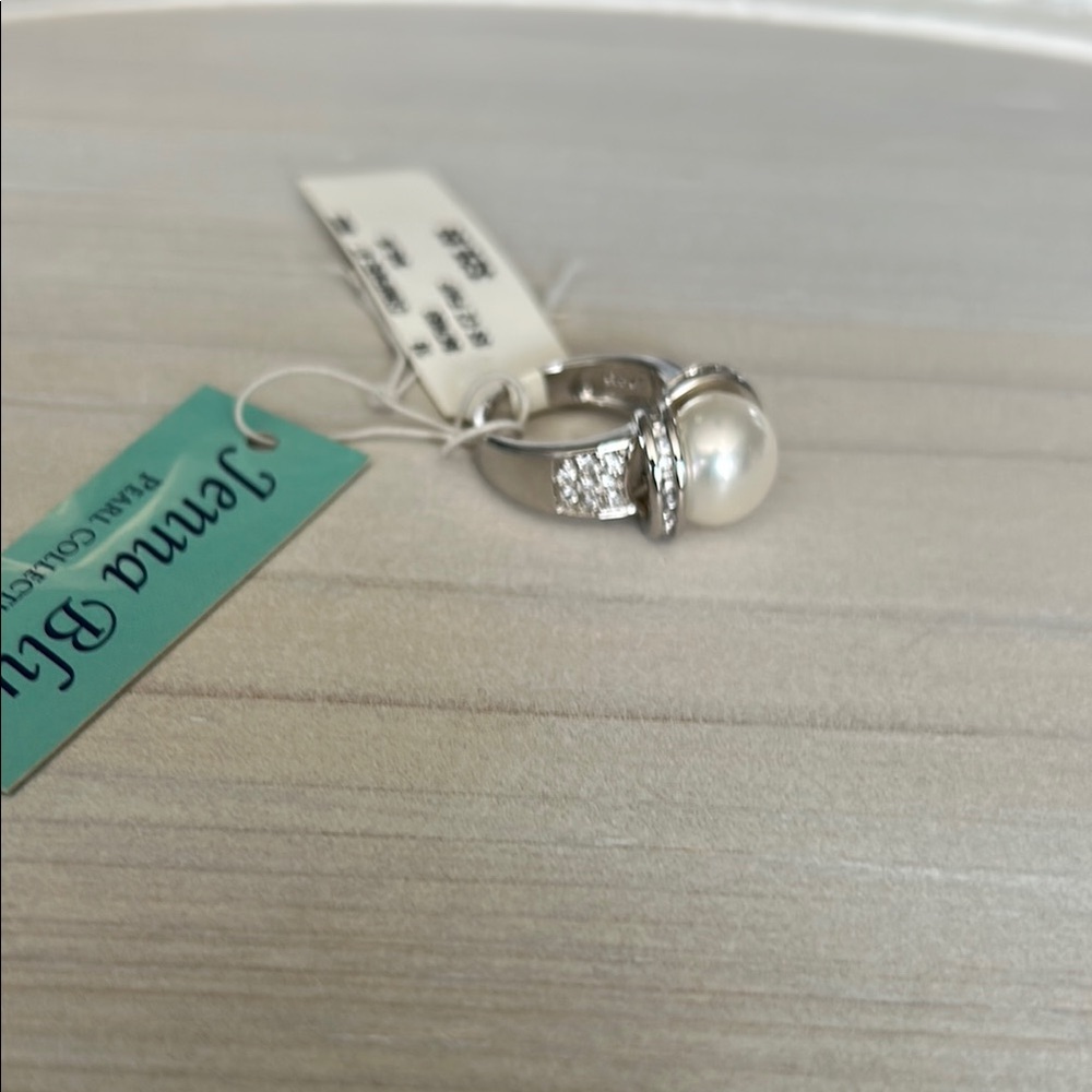 Elegant Silver Pearl Ring